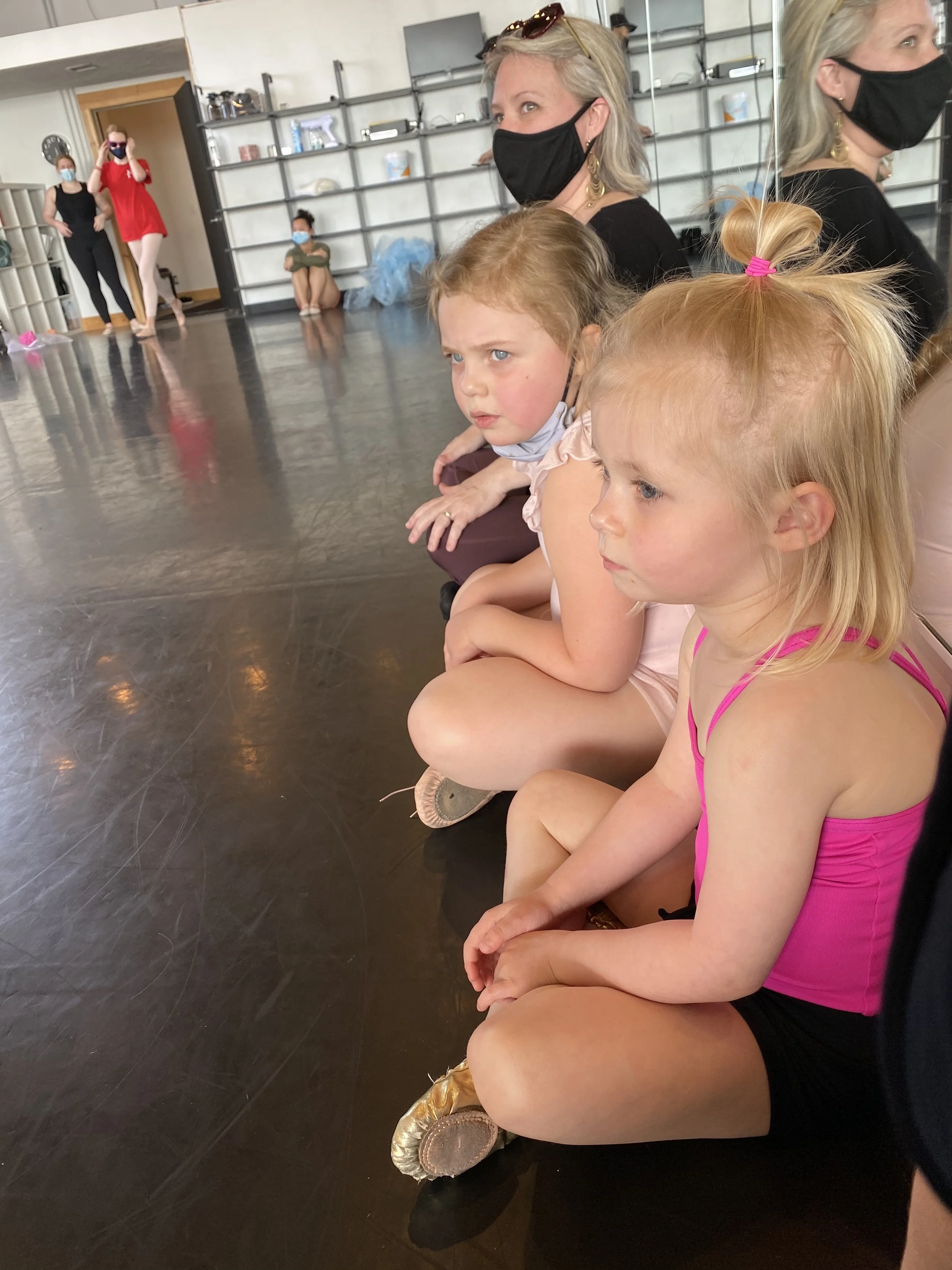 watching mirror little kids pink leotards Dance dancer studio acting ballet jazz lyrical contemporary theater musical camp singing voice glee club Amber Keeley director Mpls classes twin cities workshops Spring Dance Theatre Academy NE Minneapolis MN