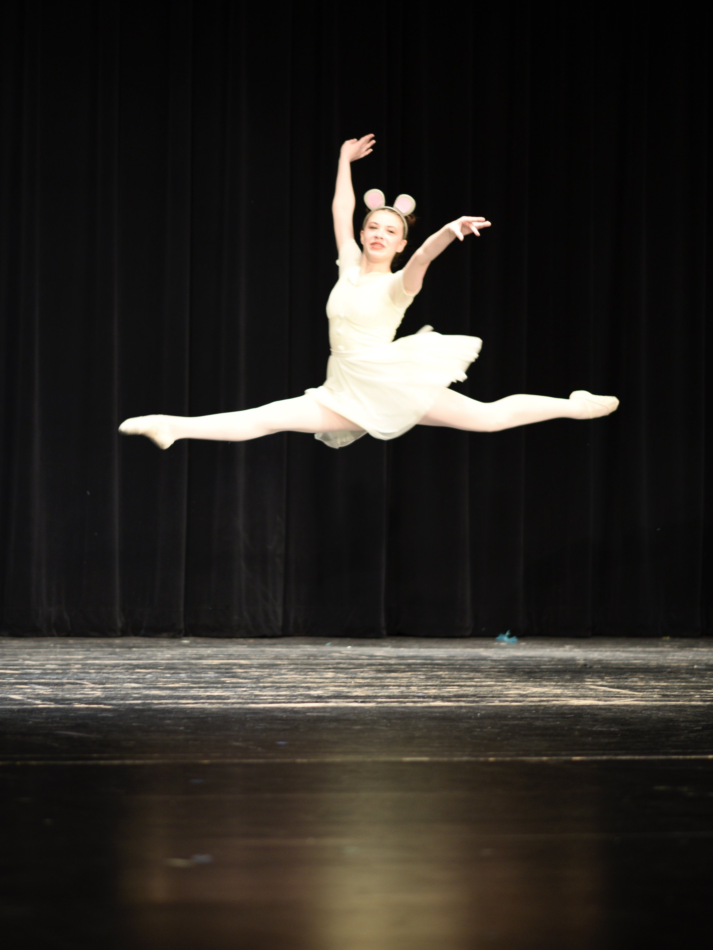 gus gus leap yellow dress mouse Sherri Stewart Dance dancer studio acting ballet jazz lyrical contemporary theater musical camp singing voice glee club Amber Keeley director Mpls classes twin cities workshops Spring Dance Theatre Academy NE Minneapol