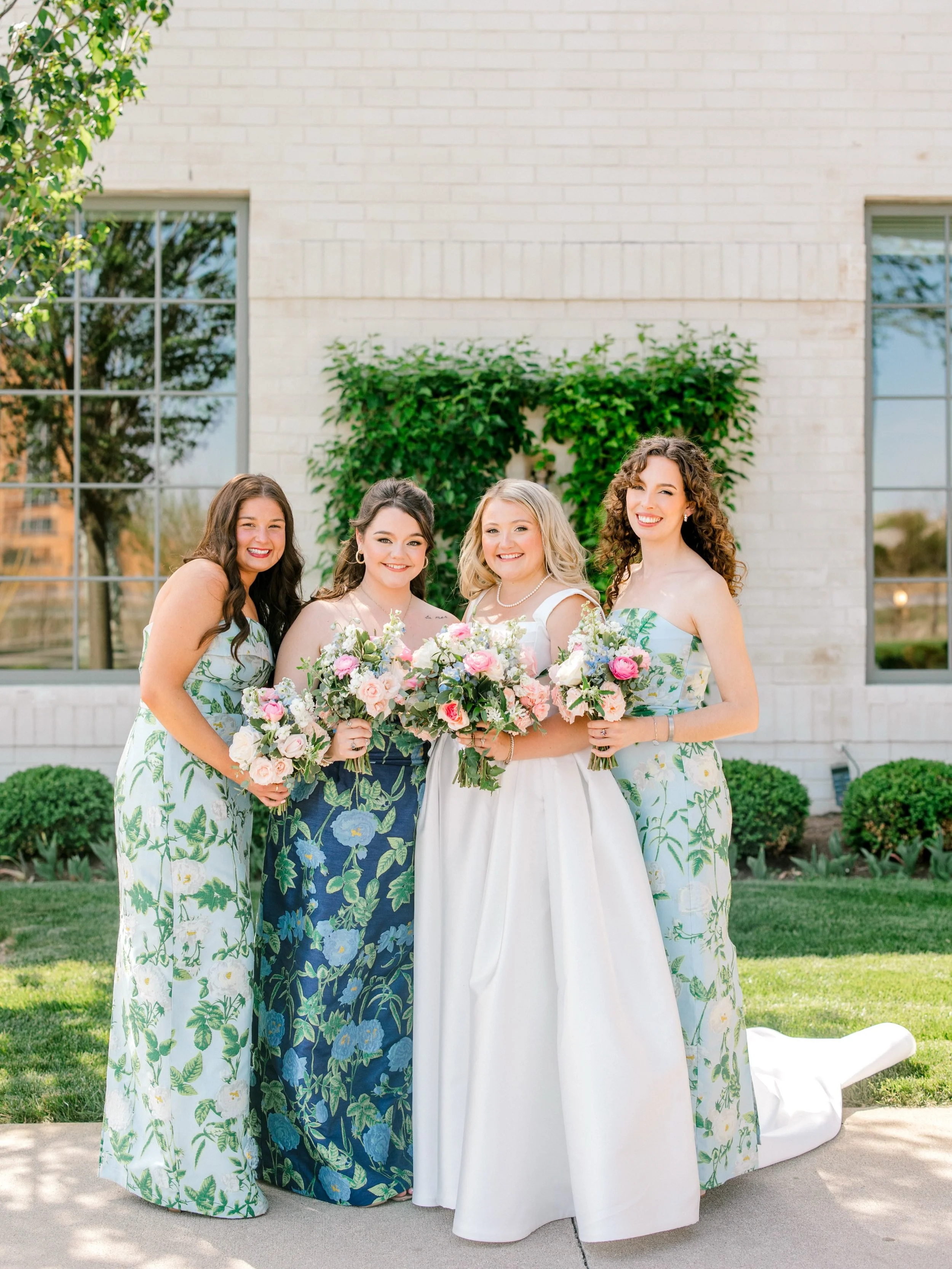 Not a single detail was missed on Sydney + Jacob&rsquo;s April wedding day 🌿✨

Venue + Catering | @ritz_charles 
Getting Ready Hotel | @hotelcarmichael 
Live Music | @kesslerstringsindy 
DJ | @djbrianjackson 
Officiant | @bookmarcweddings 
Photograp
