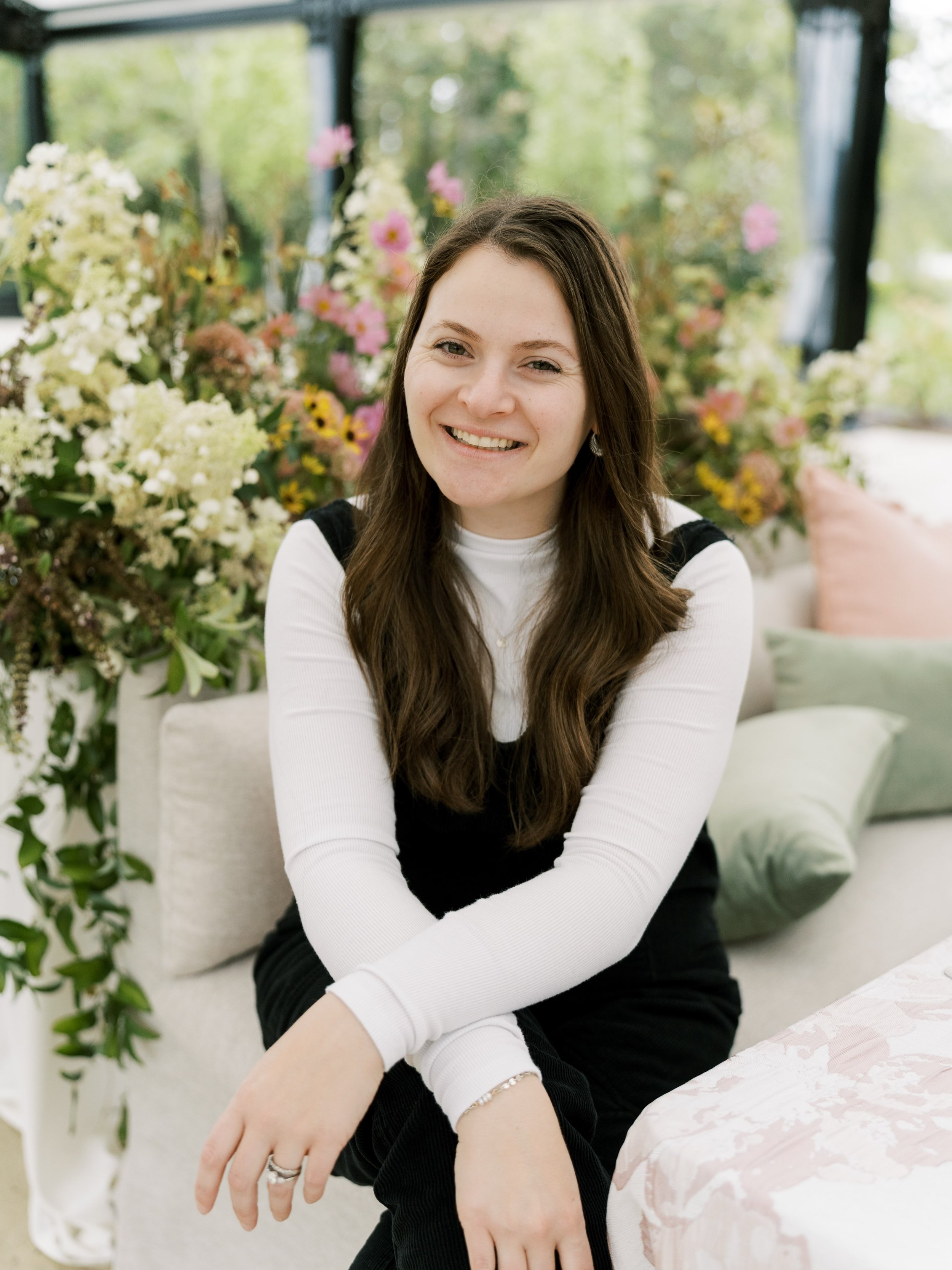 M E E T  A L Y S S A✨
Lead Coordinator 

I joined A Simple Planner because of my love of details and connecting with people. Ever since I was little, I was creating pinterest wedding mood boards for me and my friends. I adore the creative design proc