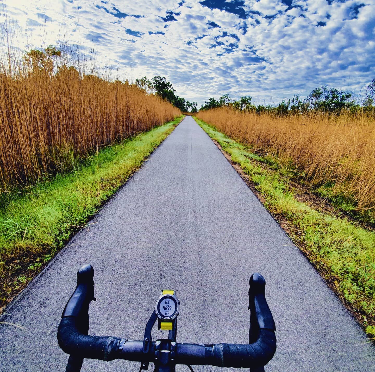 Solo ride this morning. A few other riders out and about but good to see most are either by themselves or just two people. #socialdistancing keep well everyone! 
#dothent #cycling #darwin #stayhome #kampunglyf
