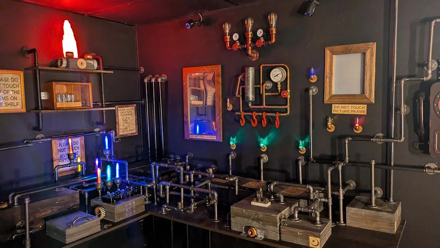 The Hall Of Shadows will put you in control of vintage steampunk hardware so that you may attempt to contain paranormal threats.