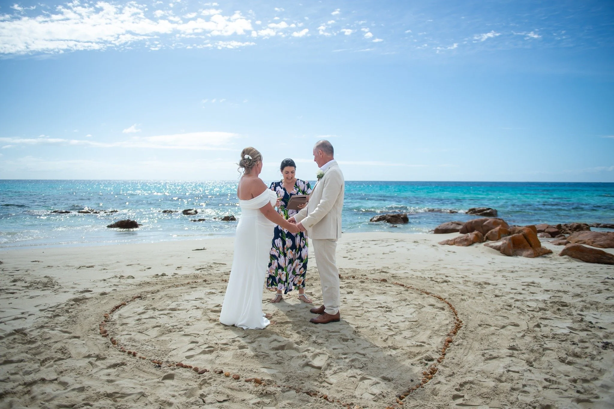 Ceremony decor can be lovely, but if it isn't in your budget, or you'd prefer a more natural look, setting the scene can be as simple as drawing in the sand...
Sandy and Mark had their wedding day captured by @hendersonphotographicsweddings