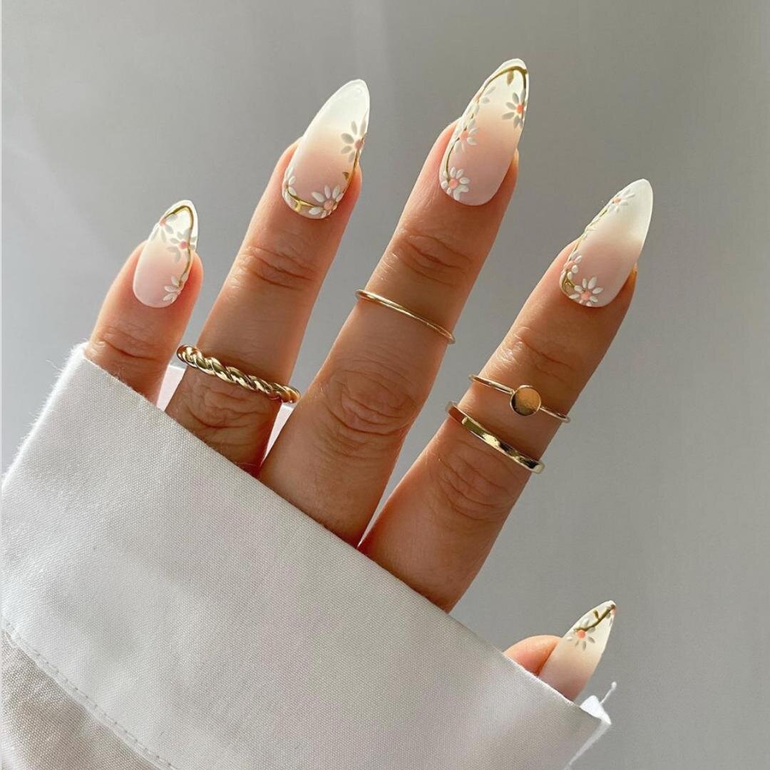 The perfect mani is all in the details 💕

Credit: @nolas.nails