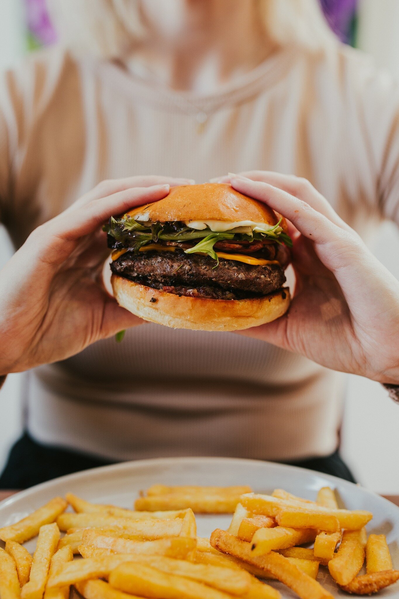 Happy weekend! 🤩

Dig into some of our favourites all weekend long, with our Meat Raffles &amp; Wheel Spins tonight 🍔🥗🍟

PLUS Happy Hour from 5-7pm every day 🍻

Book here 👉 www.yankalillahotel.com.au