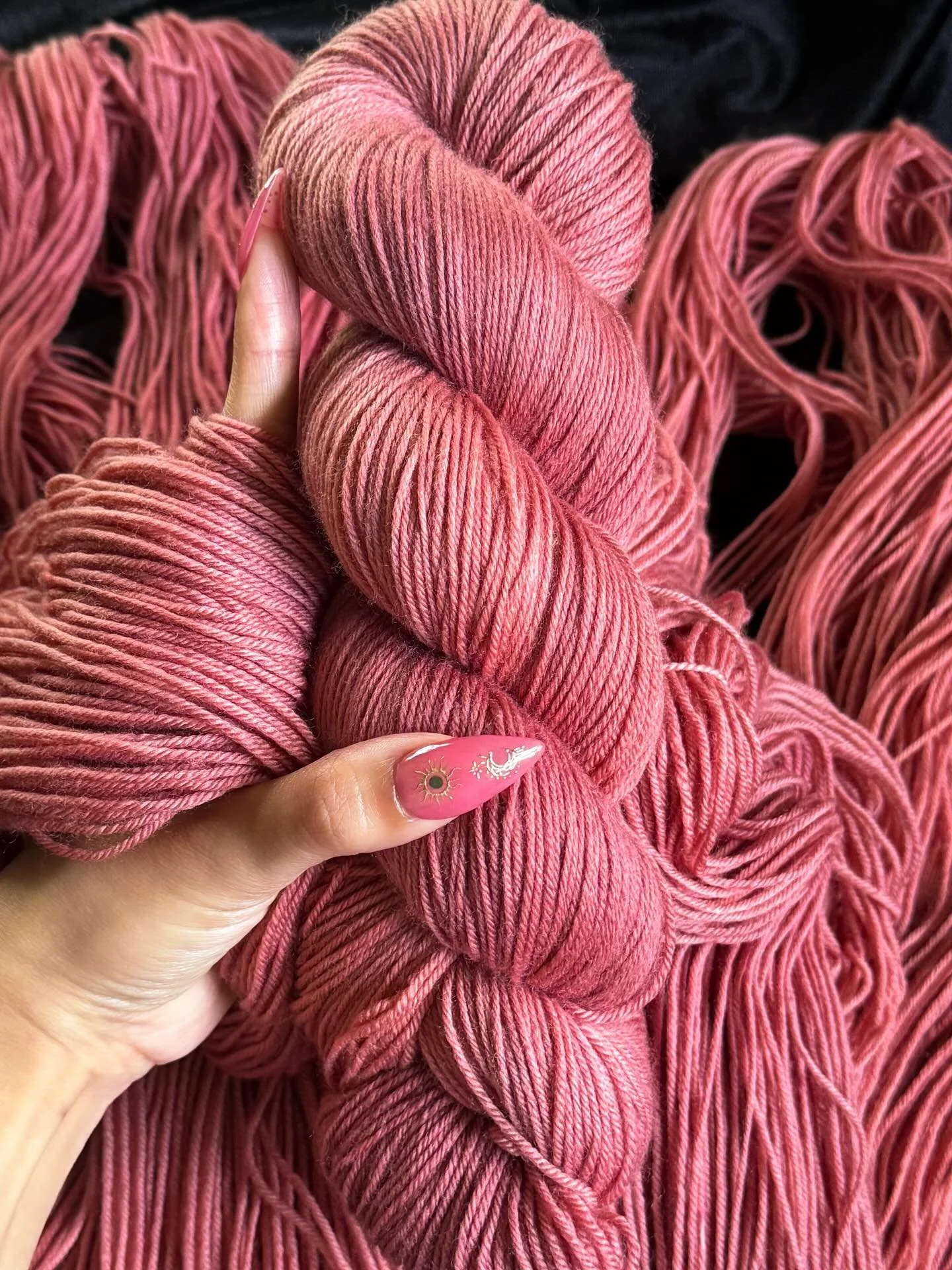 When you realize the sweater quantity you just dyed perfectly matches your claws ✨divine alignment✨😌

Yarn: &ldquo;Ros&egrave;&rdquo; on Fingering weight