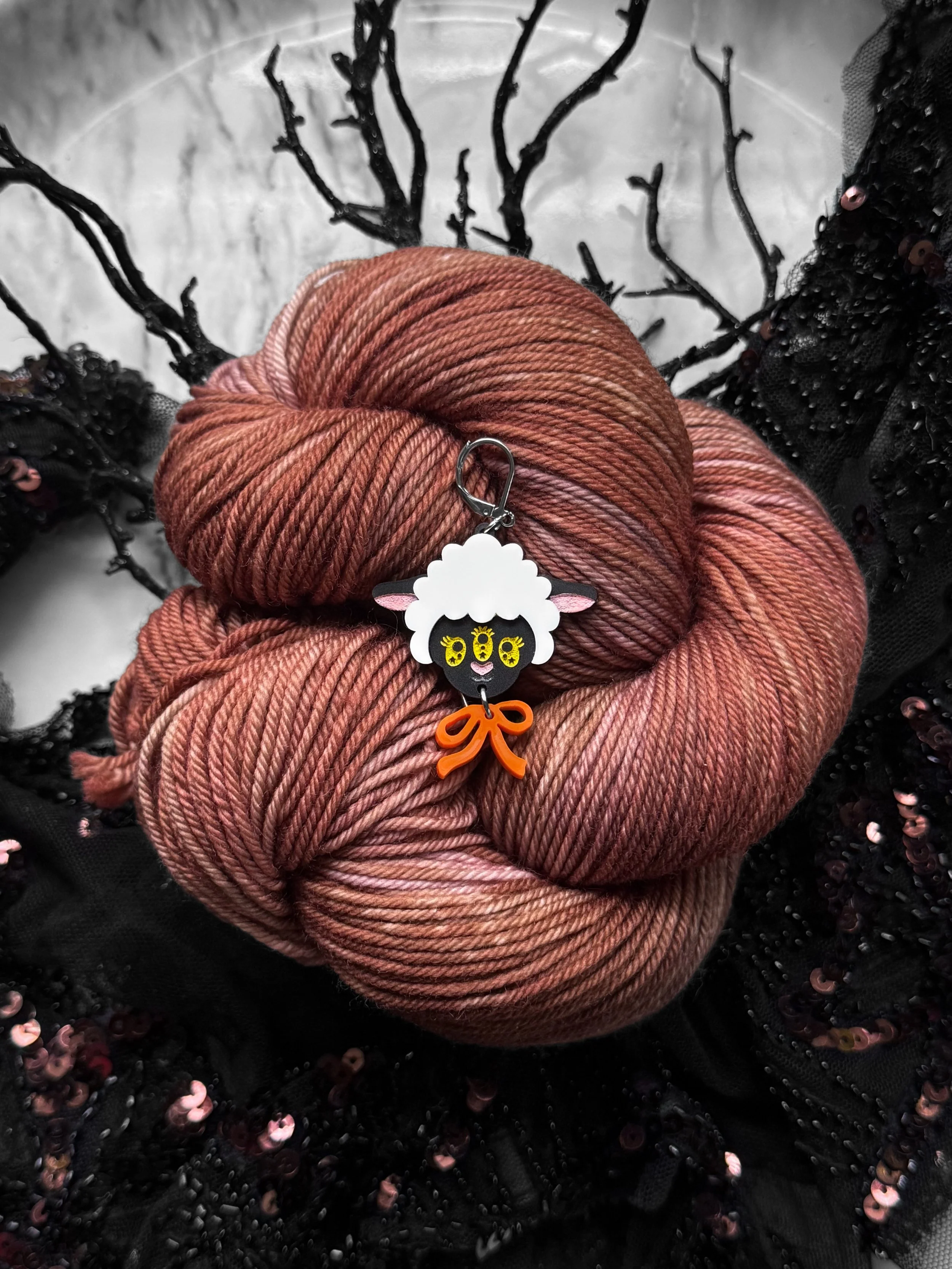 In case you need an extra set of eyes&hellip;here&rsquo;s this little three eyed sheep PK to help you count those stitches!👁️👁️👁️

What should we name her?🐑

🎃HALLOWEEN NOTIONS DROP SUNDAY 10/4 AT 12PM EST🎃

#knittersofravelry #handknit #croche