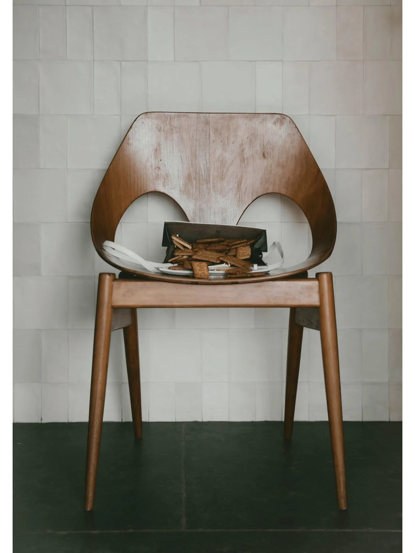 Chair # 2

The chair as the starting point. From a recent collaboration with set designer Jess Morris this was a chance to see where an idea might lead us, to explore the personality of things and to play with objects in relation. 

Concept + set des