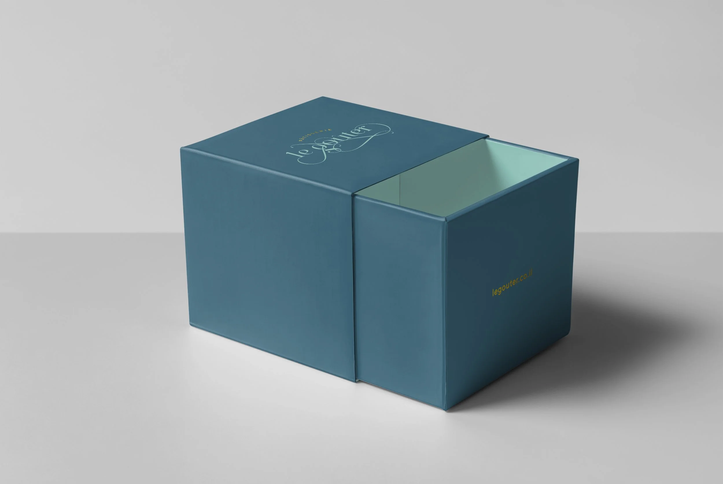 LG_Box Mock-up_opened_perspective view 1.jpg