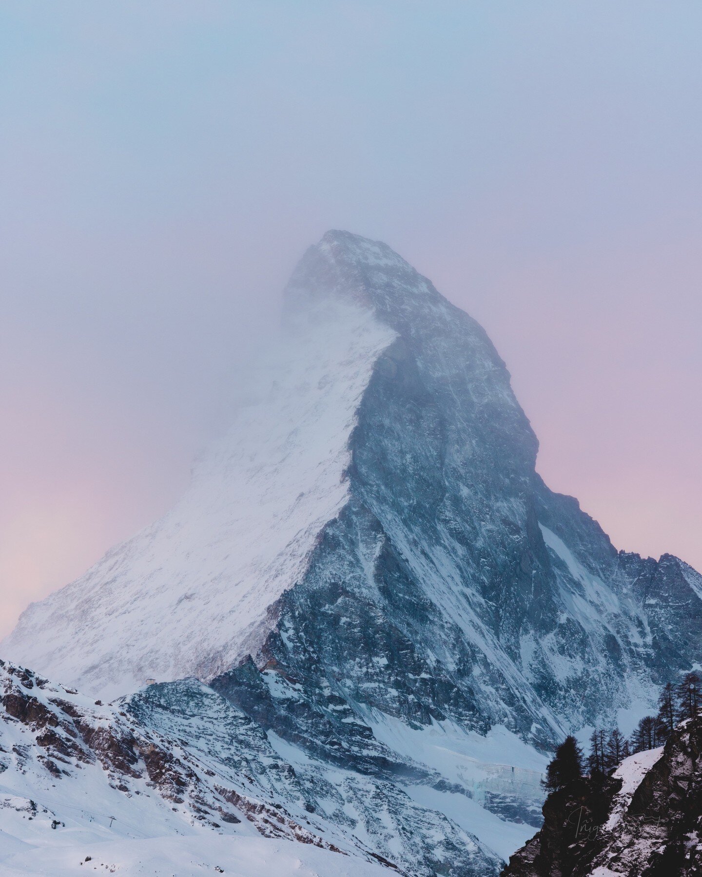 Matterhorn

 #TuFotoNatGeo #yourshotphotographer #CanonEspa&ntilde;a #LiveForTheStory #ShotOnCanon #R5 #swissalps #switzerland #swiss #mountains #nature #alps #inlovewithswitzerland #visitswitzerland #suisse #travel #hiking #landscape #swissmountains