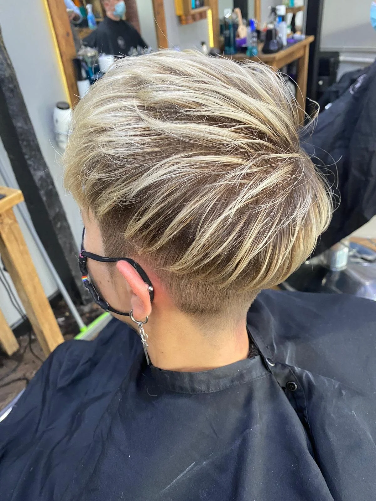 Middle Row Barbers - haircut