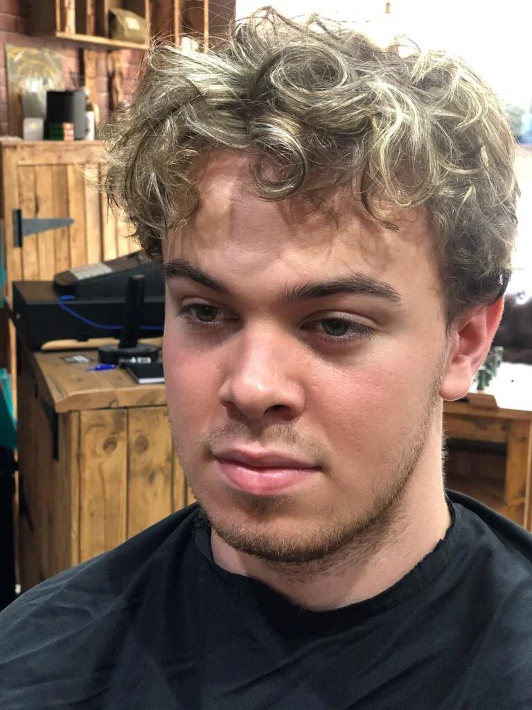 Middle Row Barbers - haircut