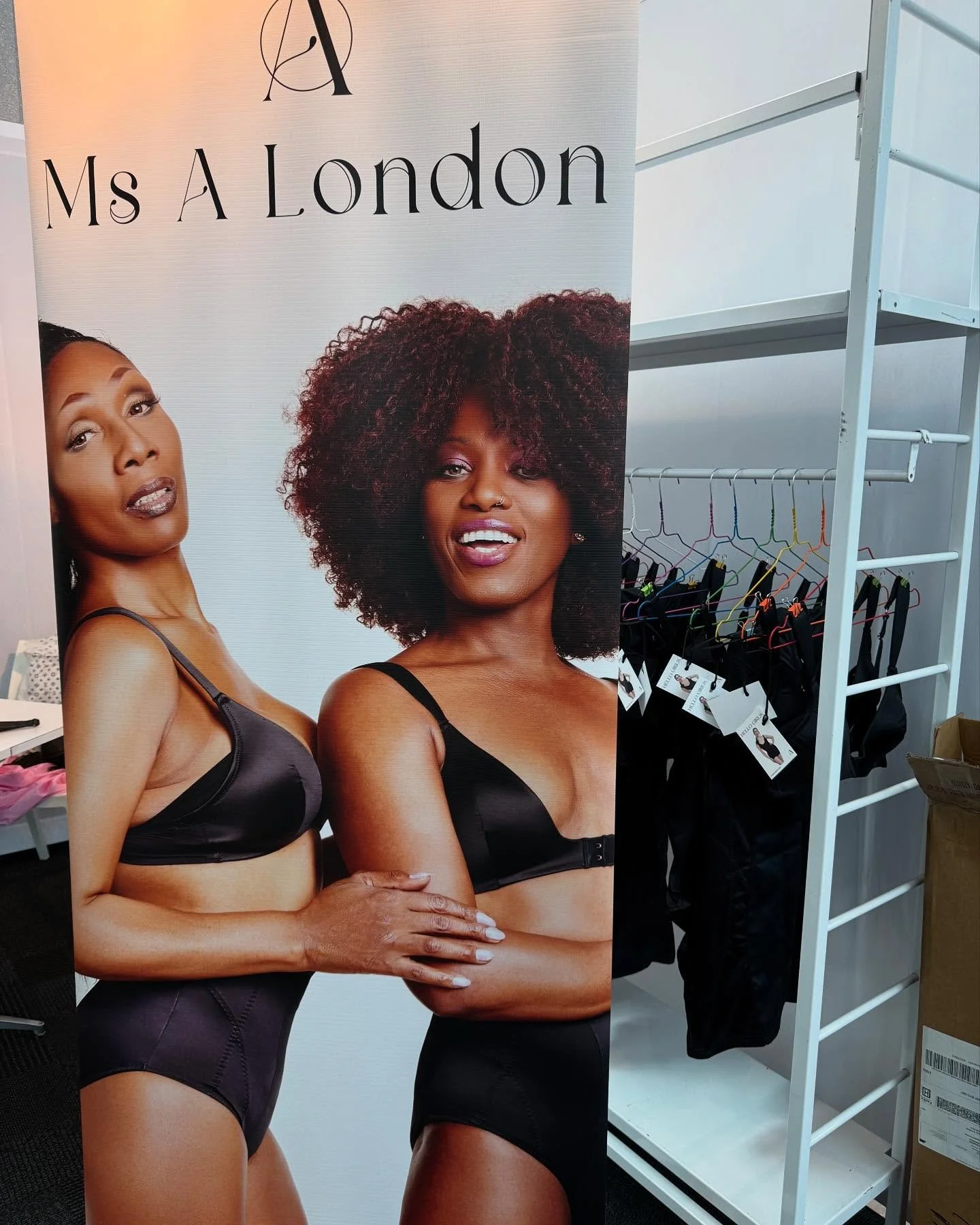 Hello Girls! 
Set up day. 
#curveny #transisbeautifull