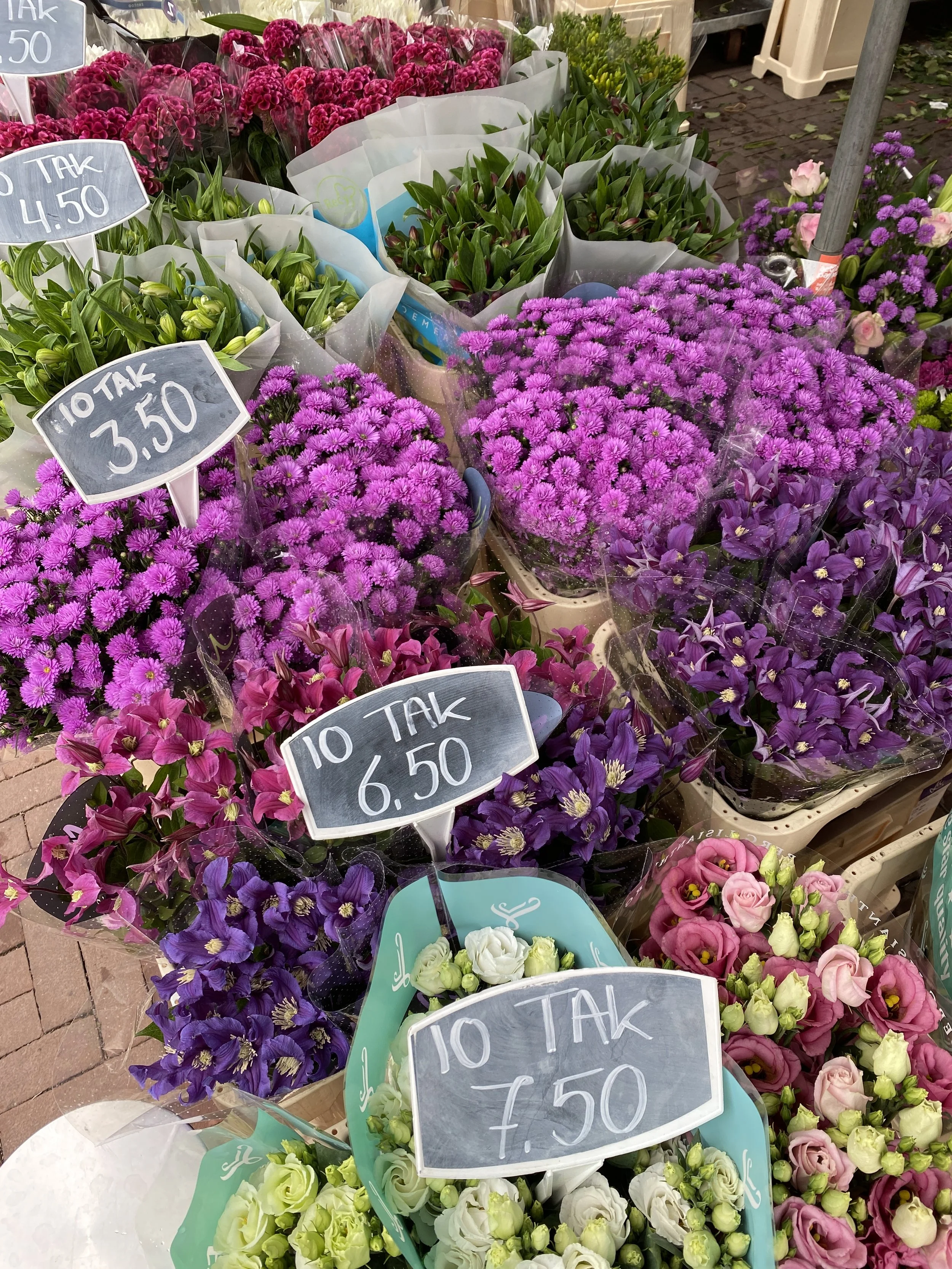 flower-market-in-amsterdam.JPG