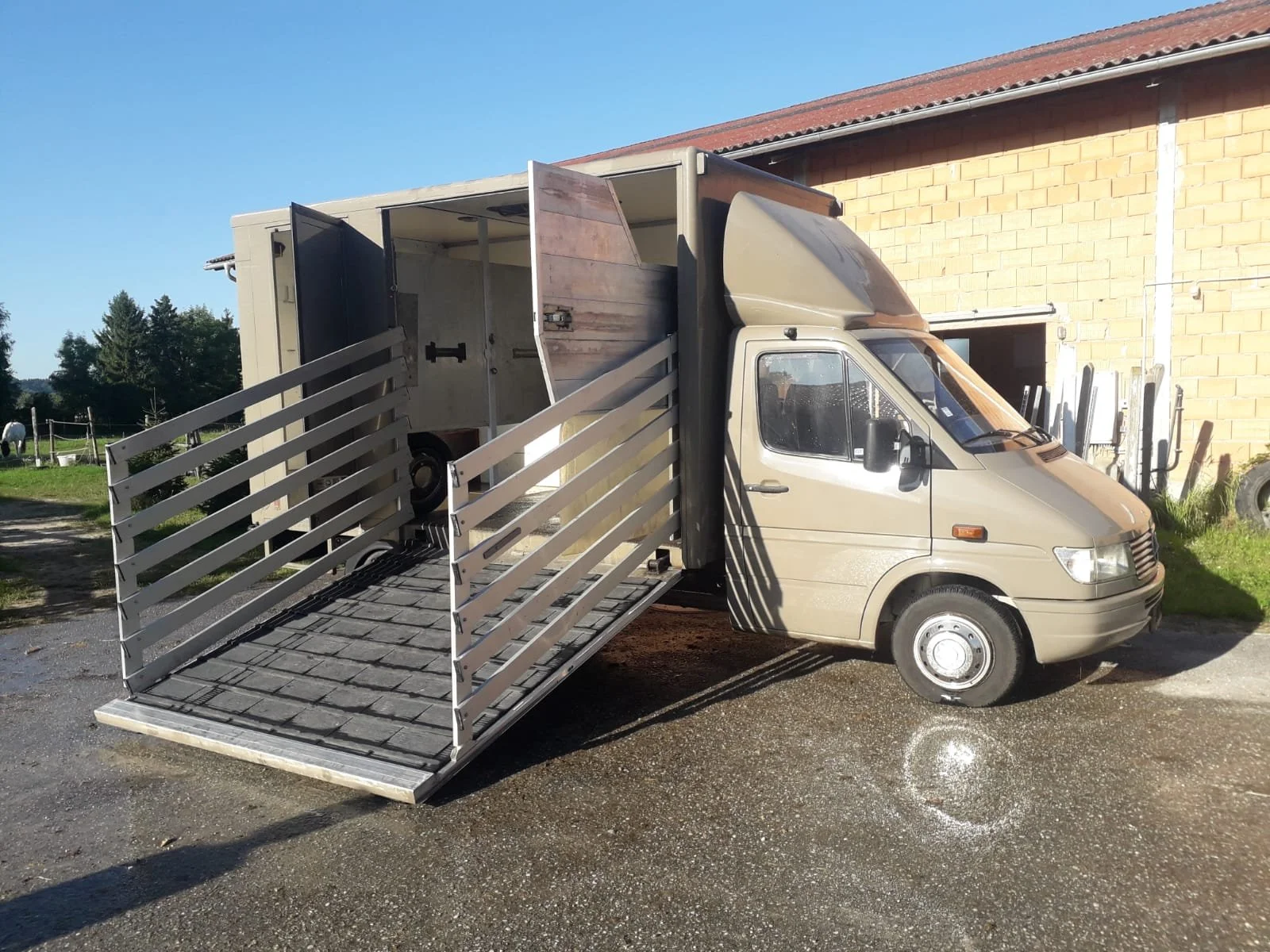 Trsp. 175 Van side.jpg