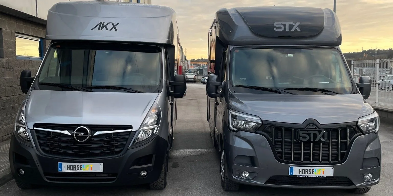 Trsp. 151 Vans front.jpg