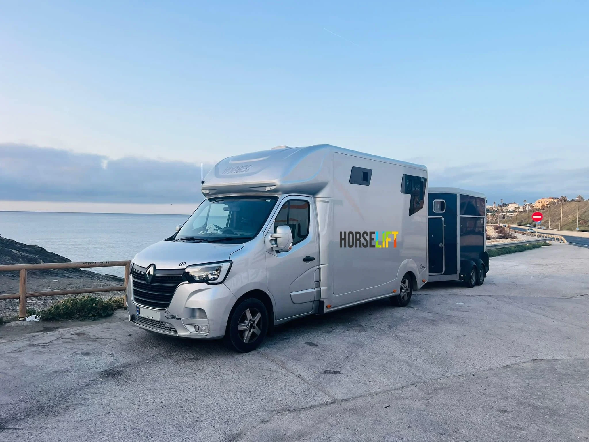 Trsp. 122 Van side bright.jpg