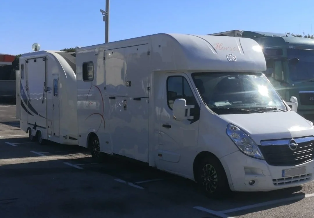 184. Van + Trailer front left.jpg