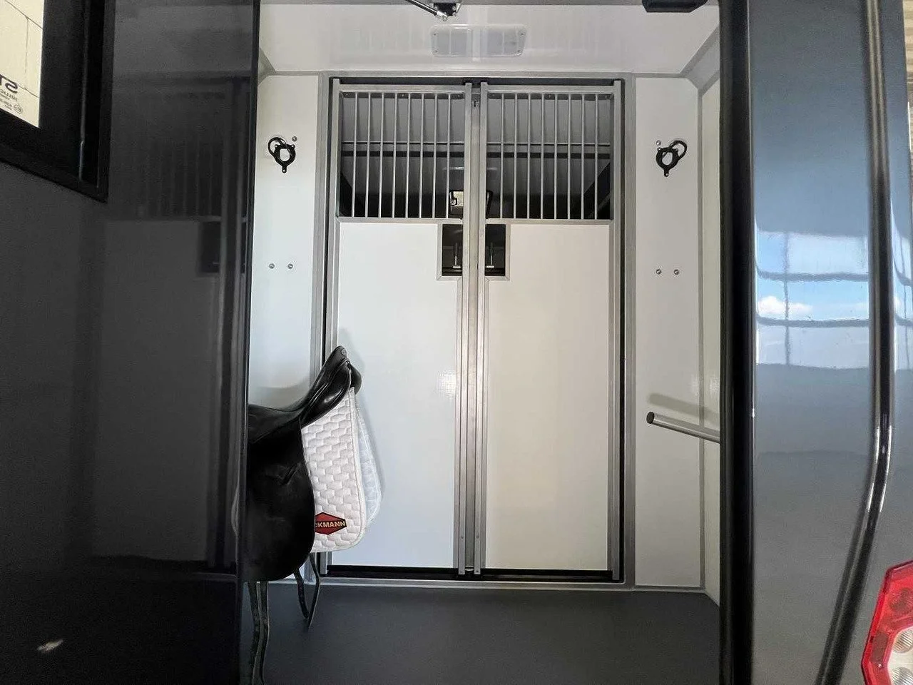 RENAULT-Master-Haras-STX-3-Sitzer-LKW-Germany_16234_4358714100244.jpg