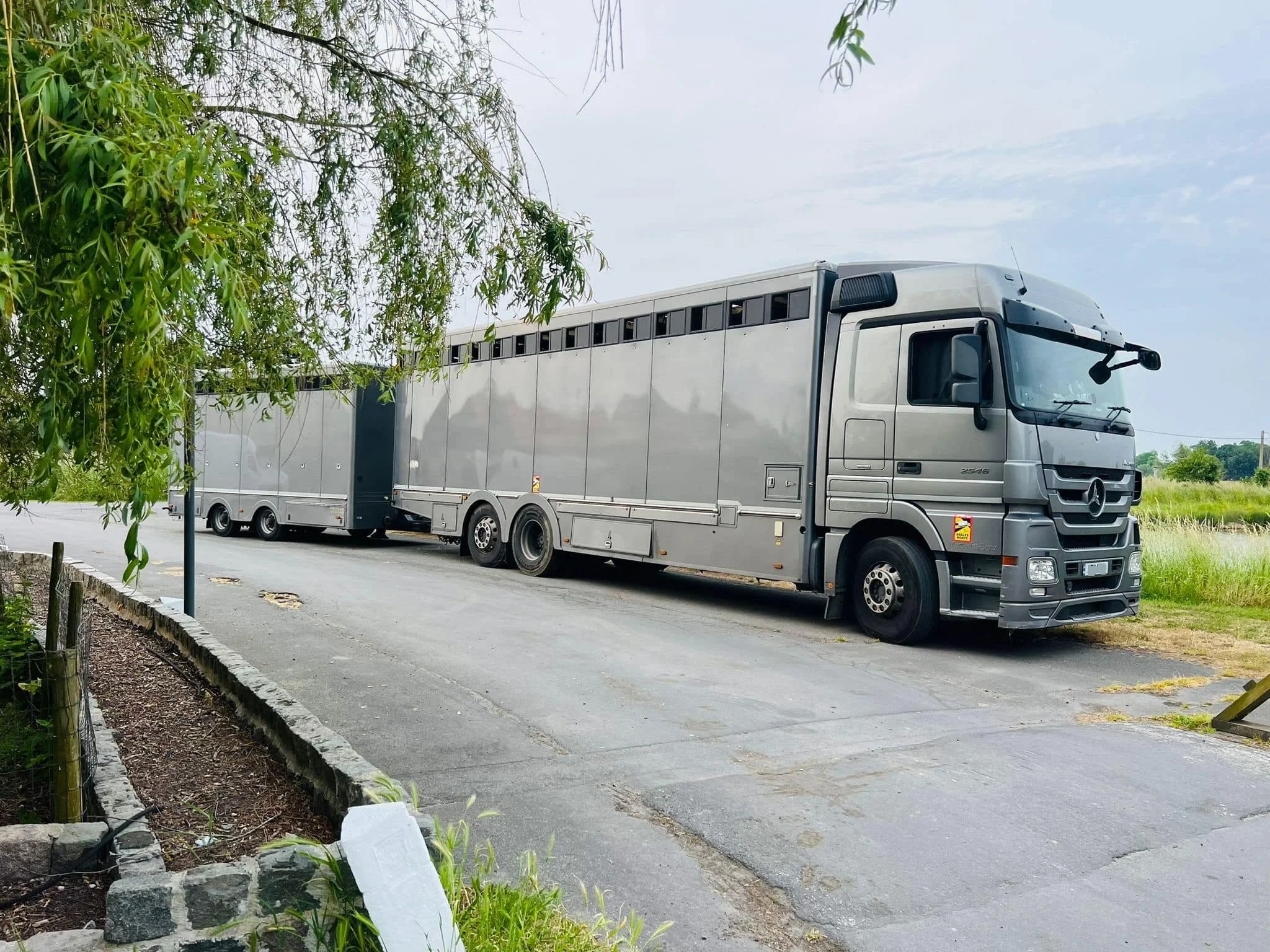 Trsp. 122 Truck Trailer side.jpg