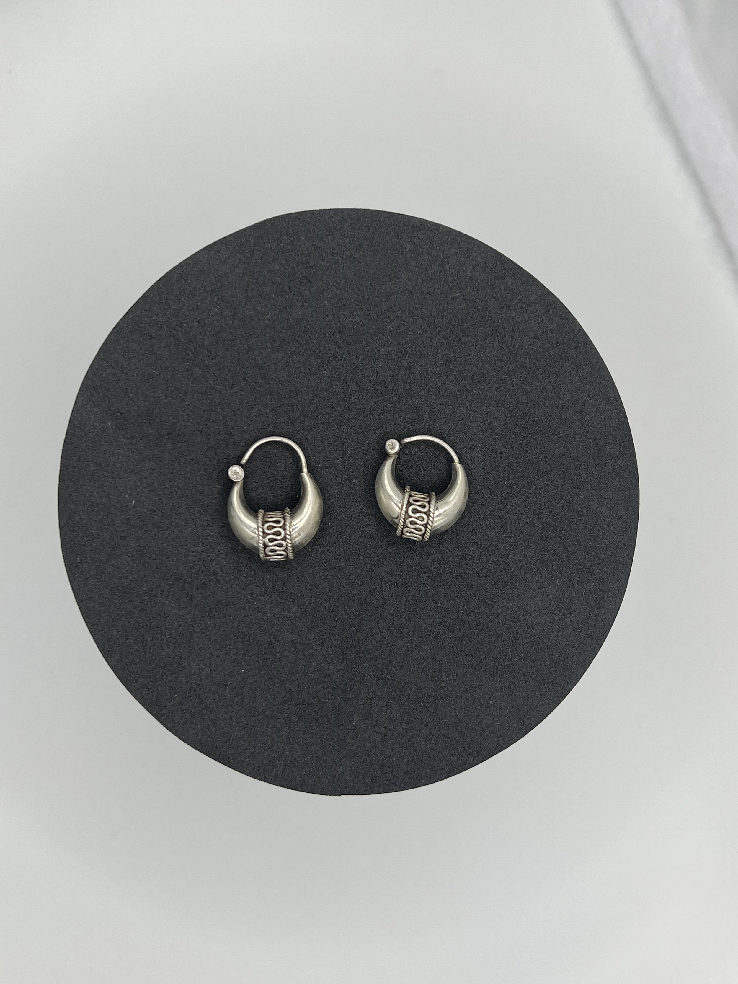 Petite boucle d'oreille créole Moon