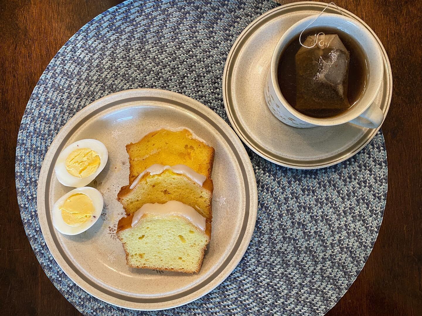 #hobbitday2022 
Afternoon Tea: a boiled egg and lemon cakes with Earl Grey tea. 
#teaproudly 
#eatlikeahobbit