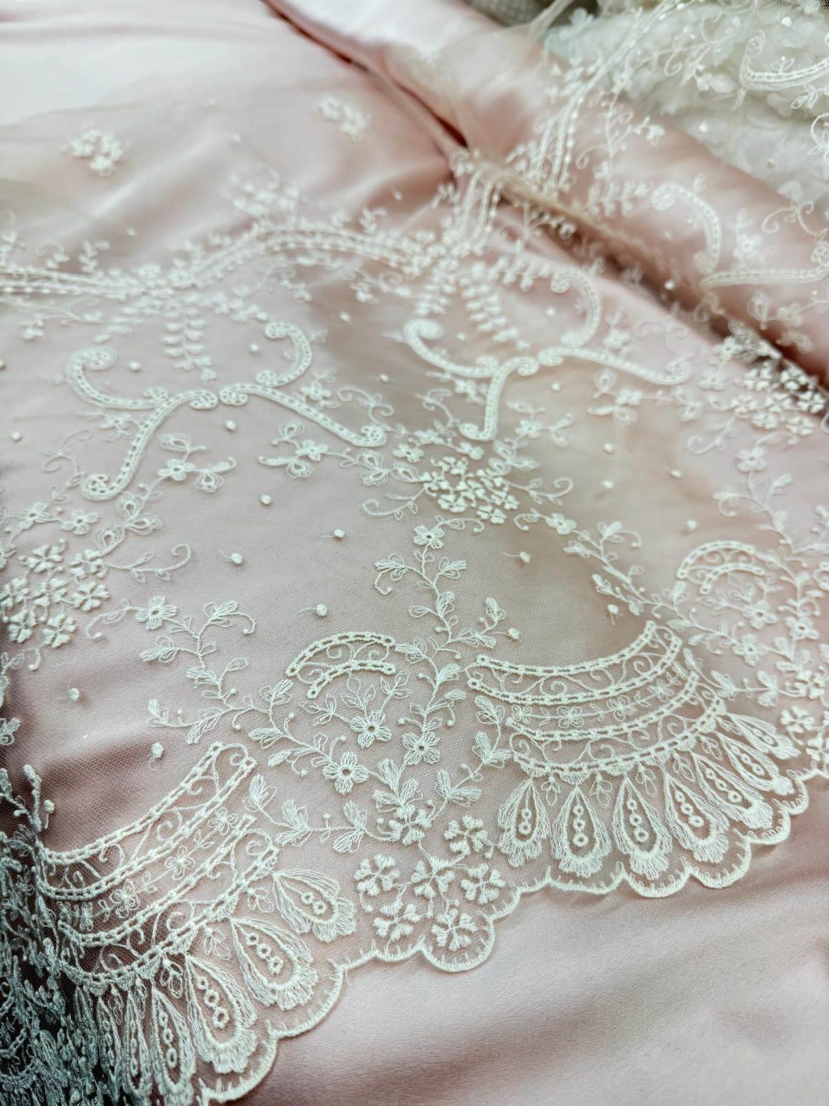 Tulle brodé nude Daphné