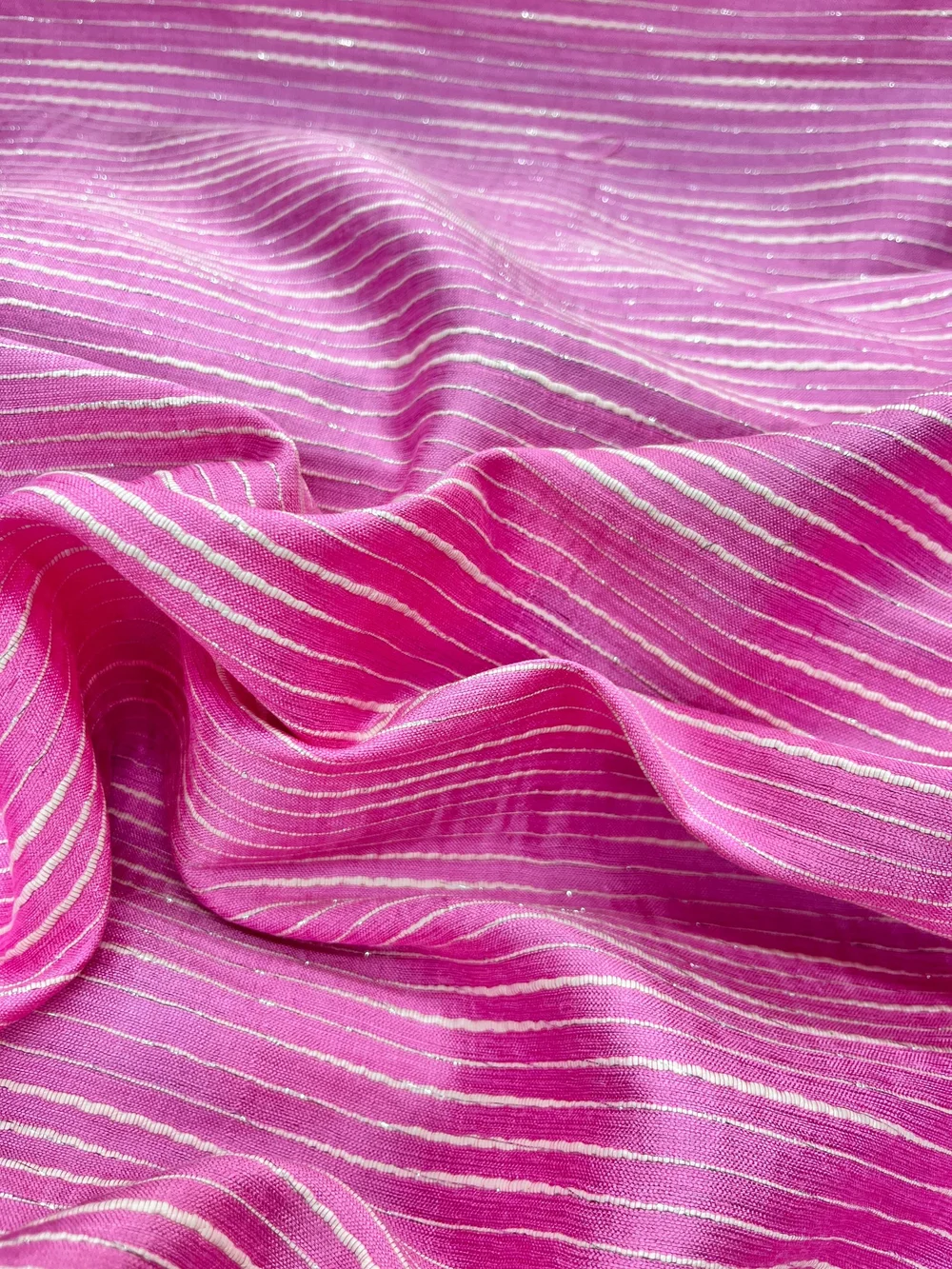 Tissu SOIE SAUVAGE brodée exceptionnelle vendu au mètre bradé