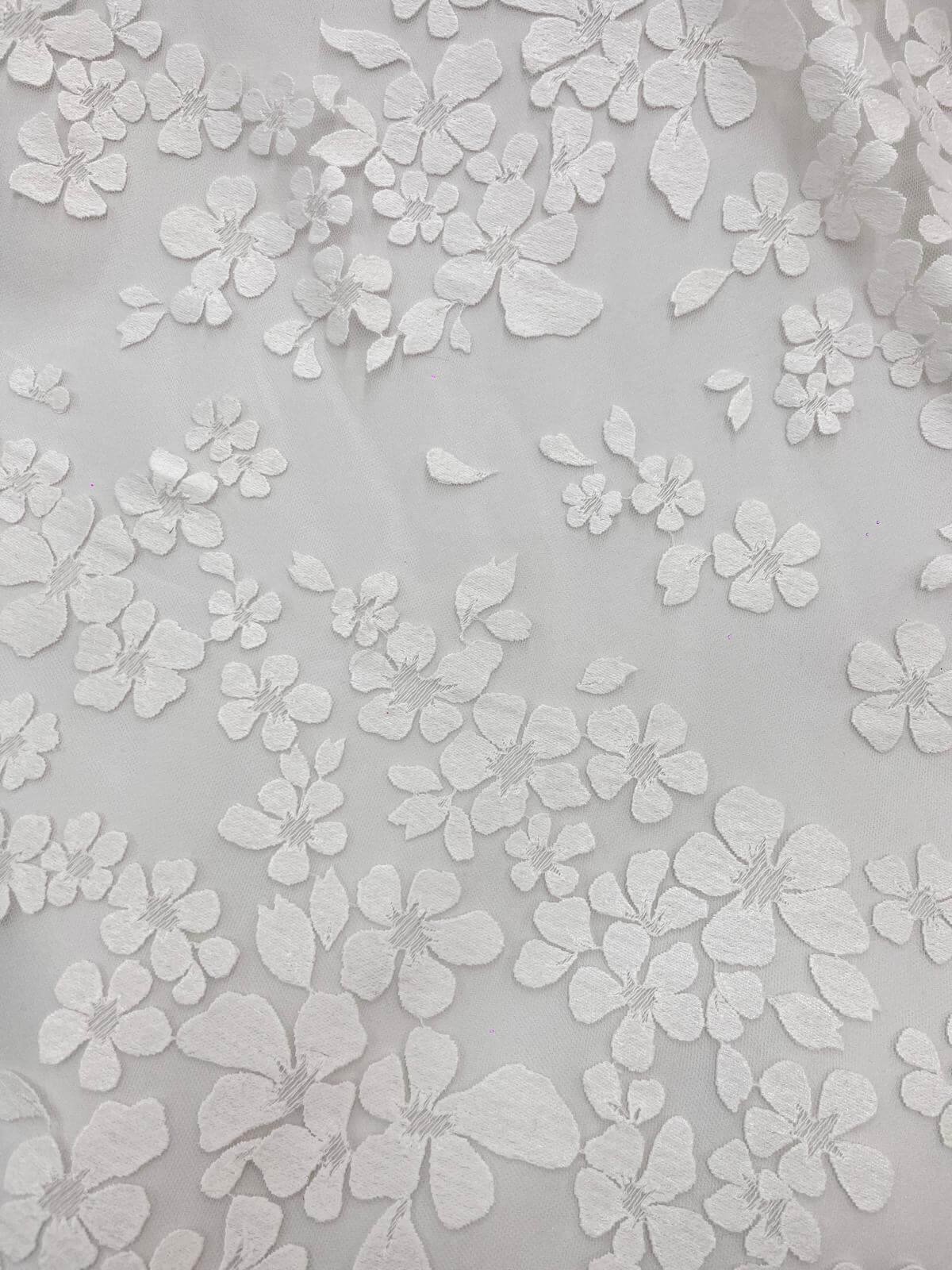 Tulle brodé blanc cassé avec motif floraux Ella