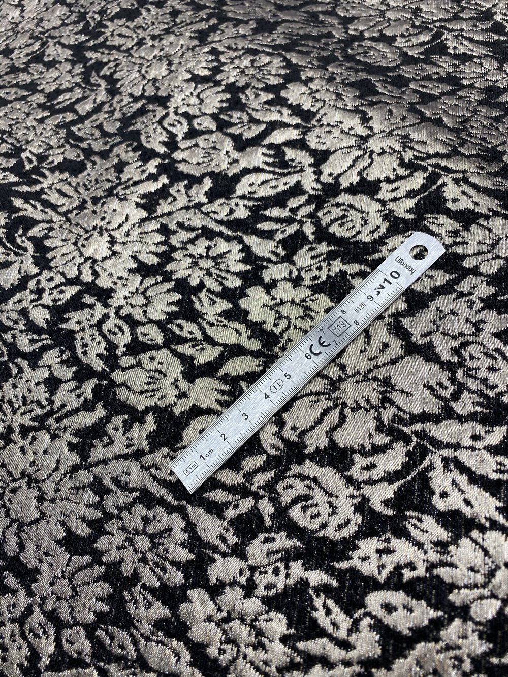 Tissu Brocart Noir Et Argent 160 Cm X 1 M - Neuf - Parfait Halloween Ou Renaissance