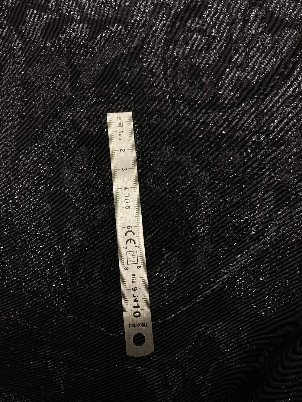 Tissu Brocart Noir Et Argent Motif Têtes De Mort - 160cm De Large X 1 Mètre - Neuf - Style Gothique