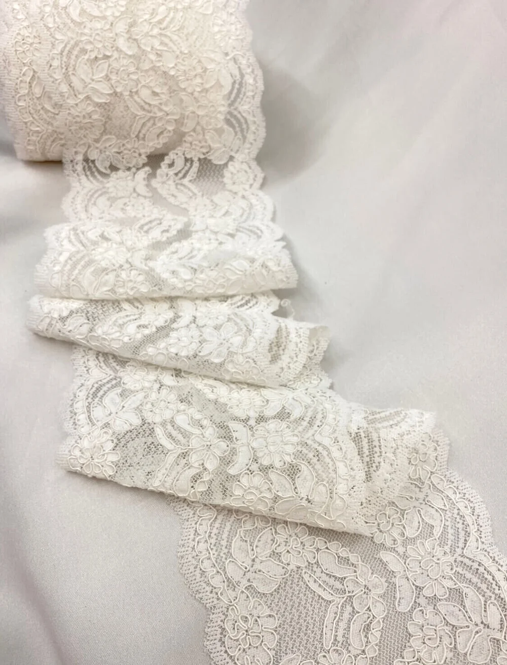 Dentelle De Calais Blanche Extensible - 18 Mètres De Long, 1 Cm De Large, Neuve