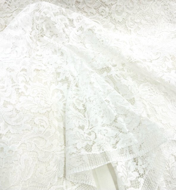 Dentelle de calais blanc cassé ajouré - drapé