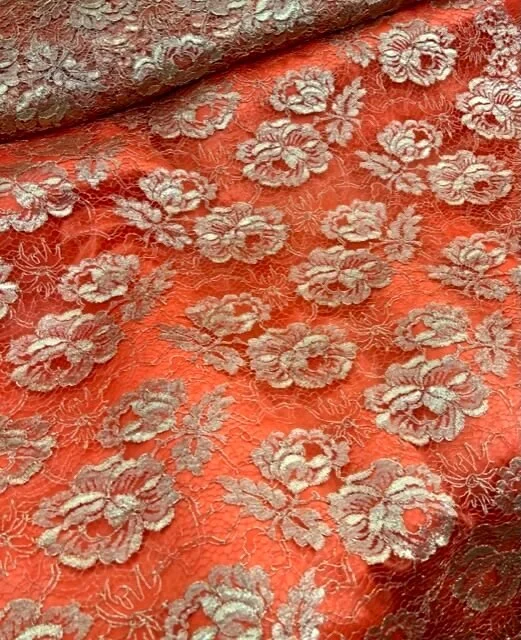 Dentelle de calais orange et or à fleurs - zoom