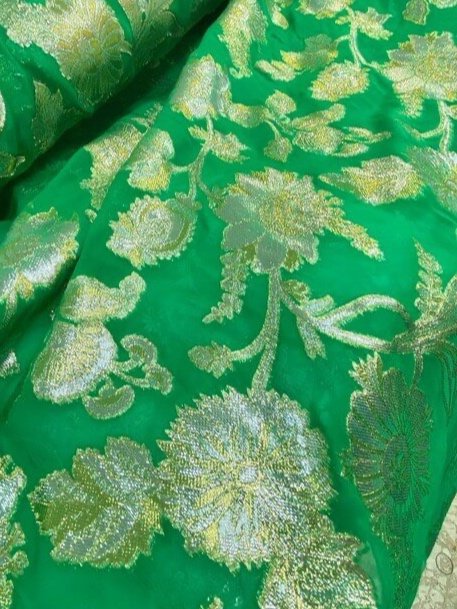 tissu Mousseline soie fils coupés vert et or - rouleau