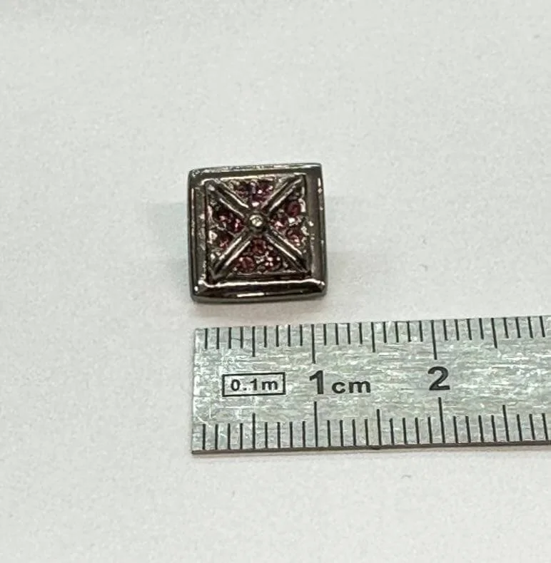 Bouton carré Swarovski violet petite taille - mesures