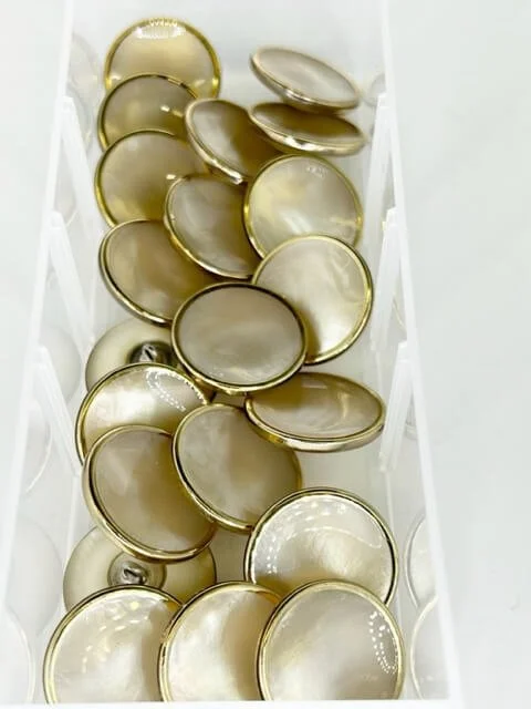 Lot De 322 Boutons Jaune Nacré - Occasion, Idéal Pour La Création Ou La Réparation