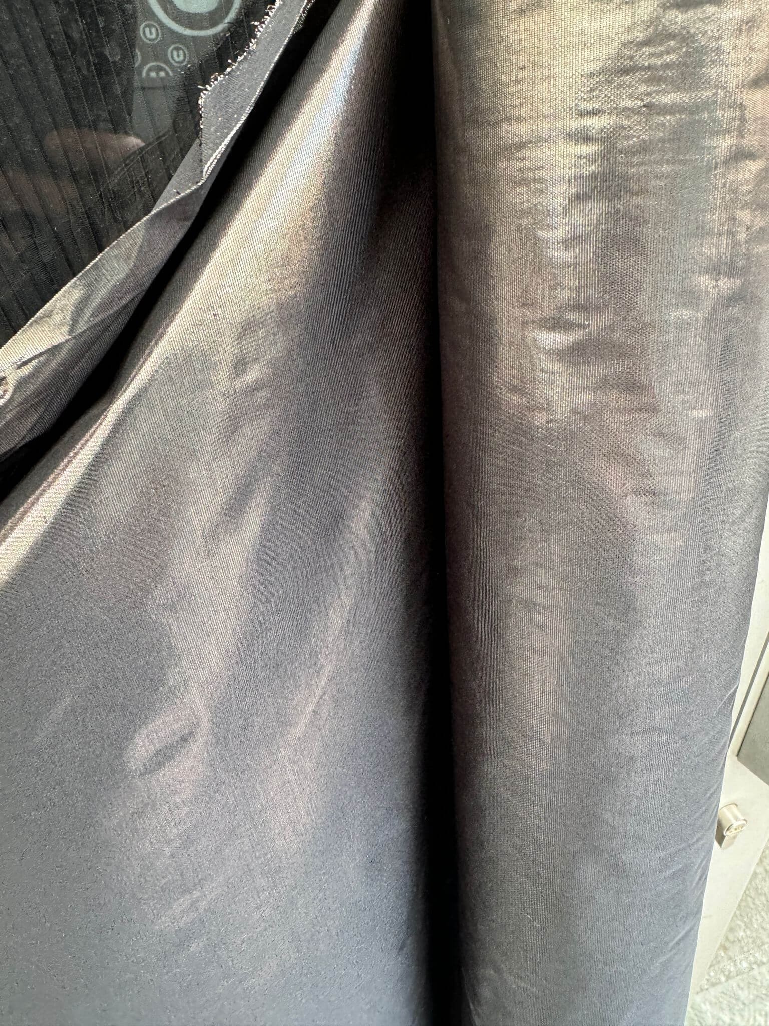 Tissu taffetas lamé noir et argent-entier