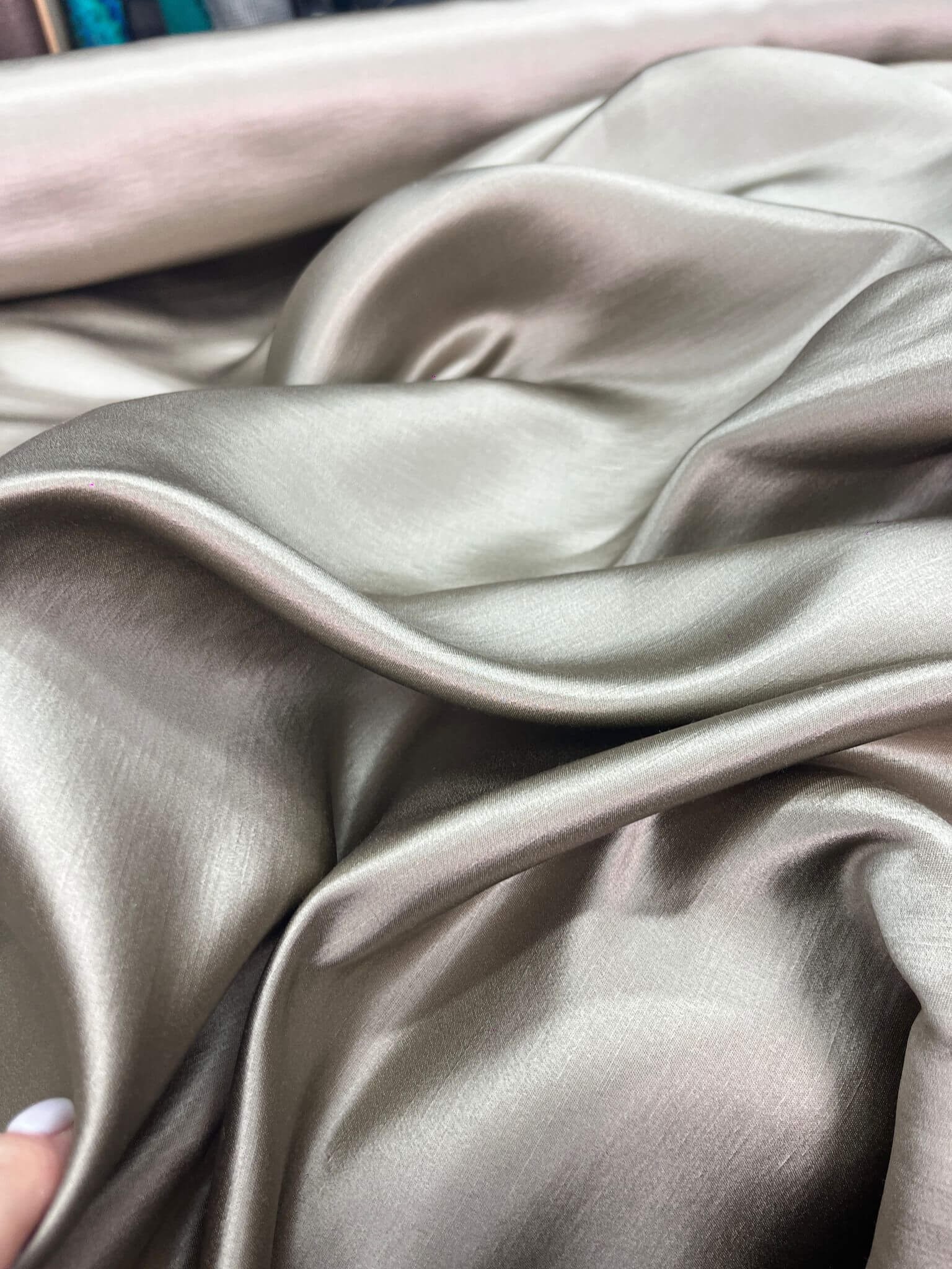 Tissu satin de soie et lin beige-relief