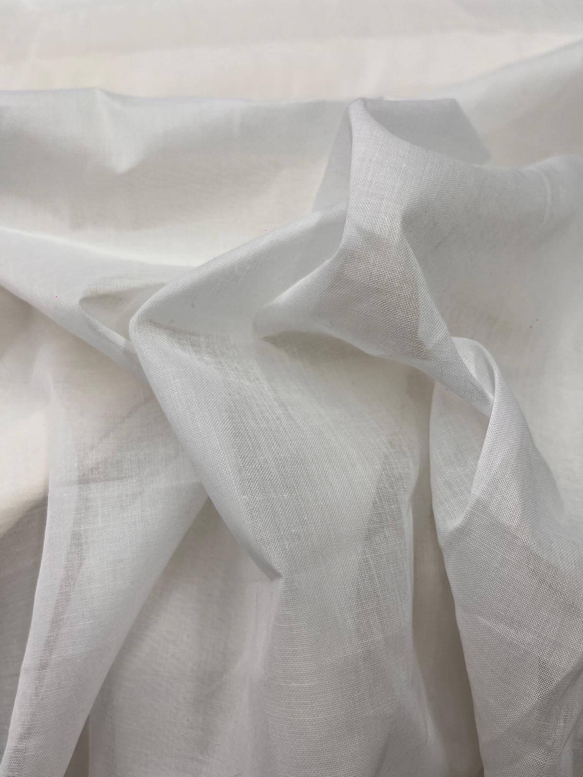 Organdi de coton brodé-relief