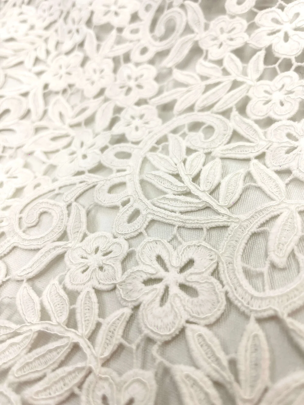 White guipure lace Generaldiff