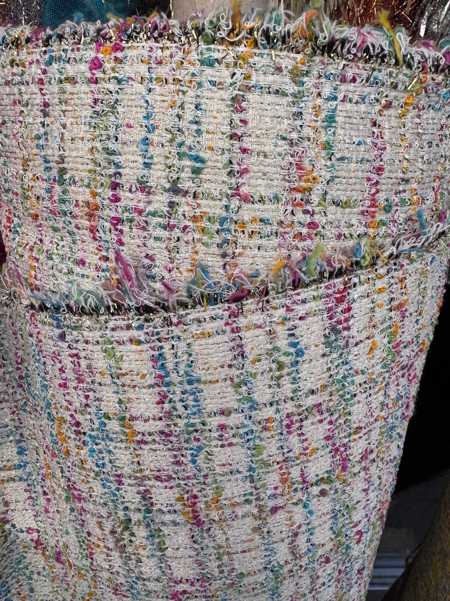 Tissu tweed multicolore blanc-rouleau