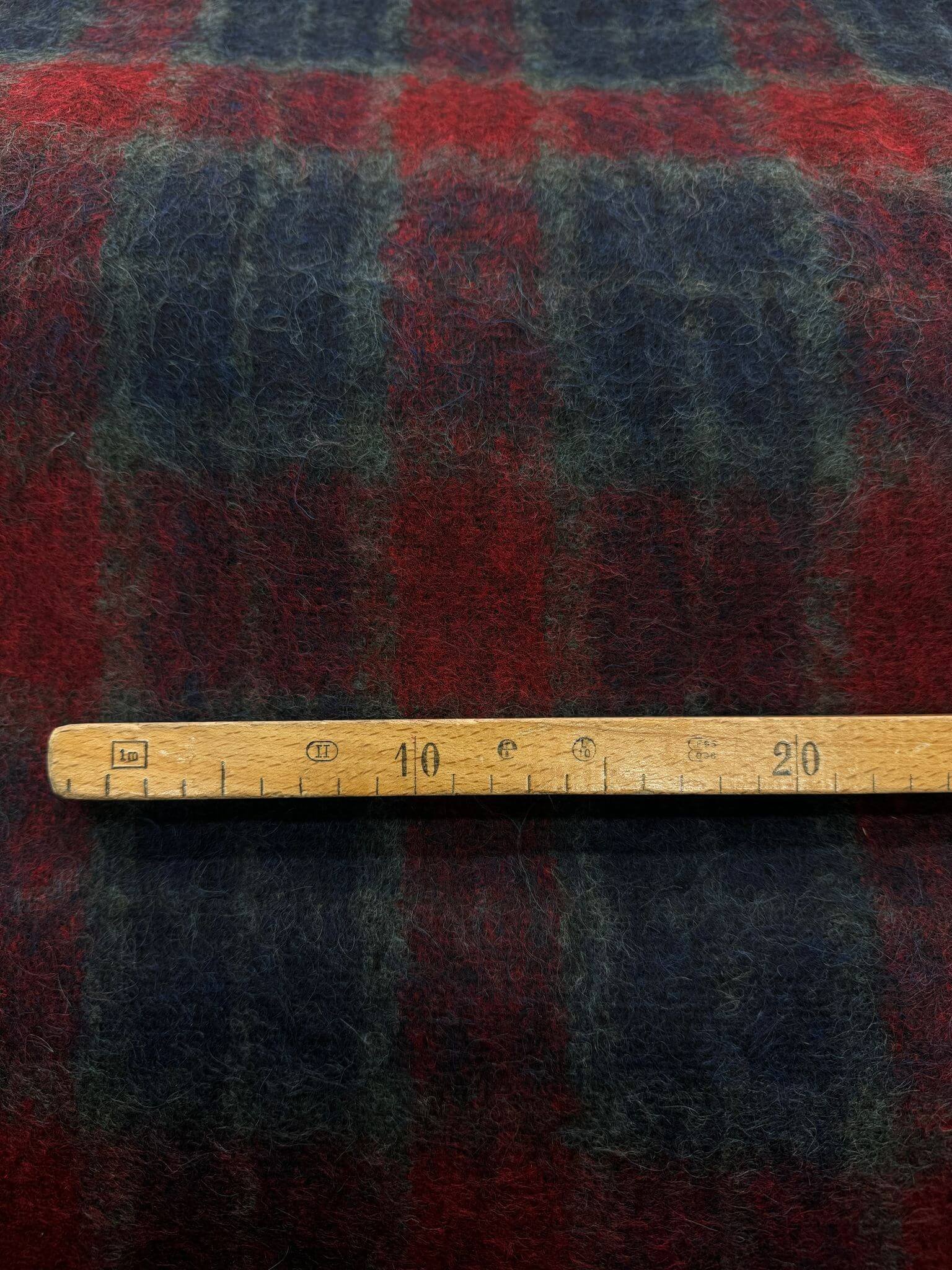 Mohair à carreaux rouge et bleu-entier