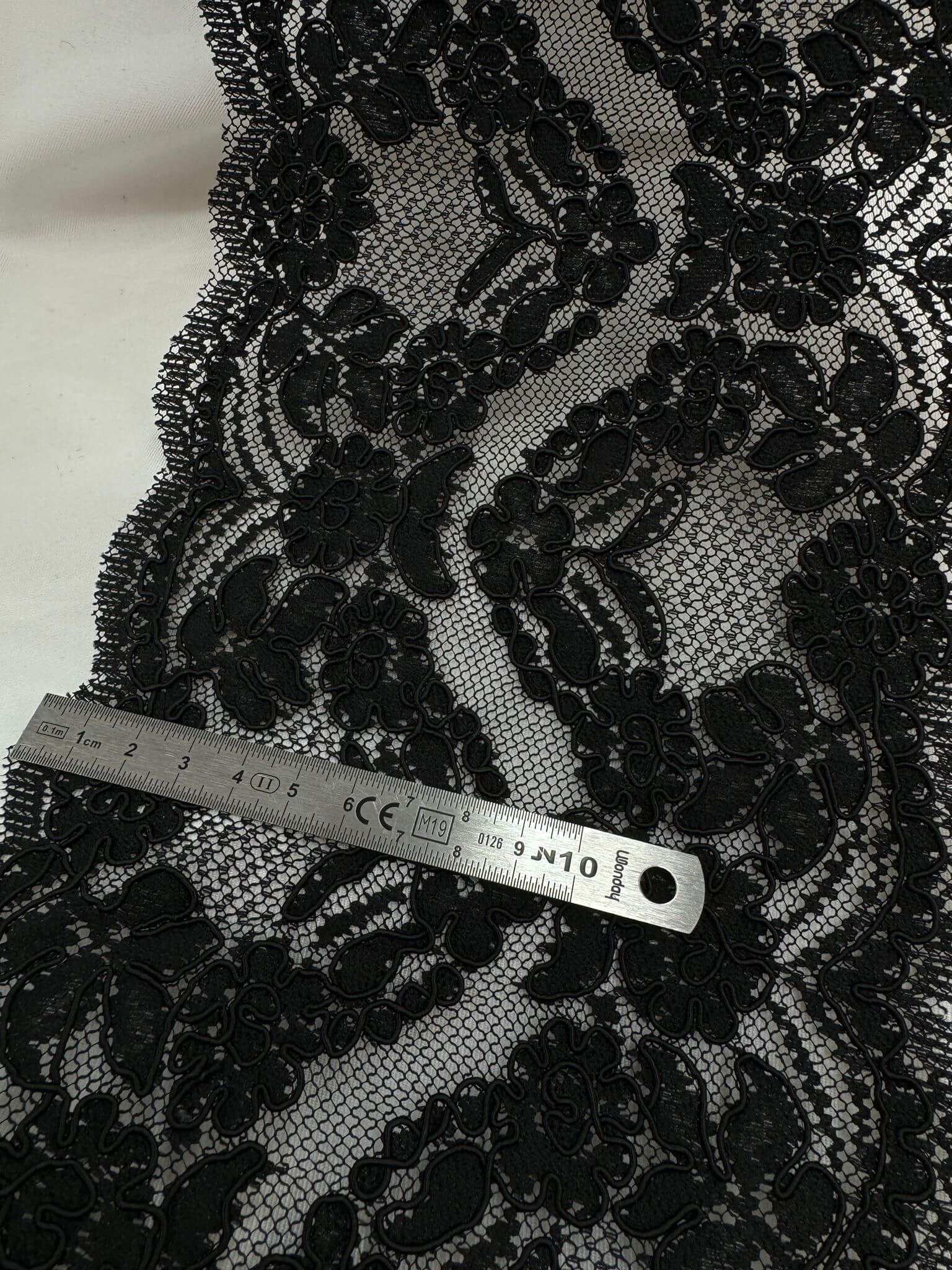 Bande de dentelle rebrodée noir-entier