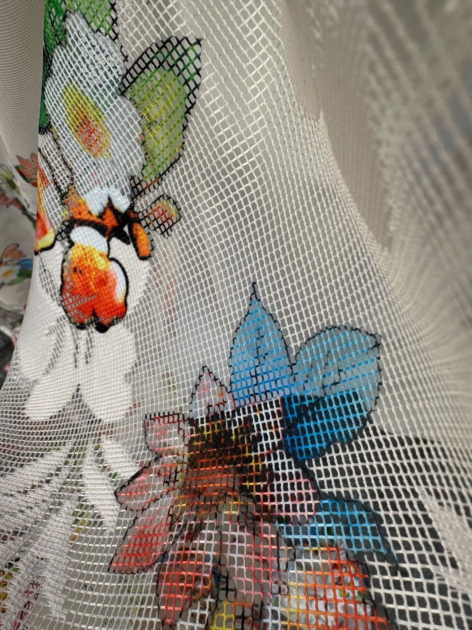 Coupon tissu gabardine de gaze synthétique imprimé-gros plan