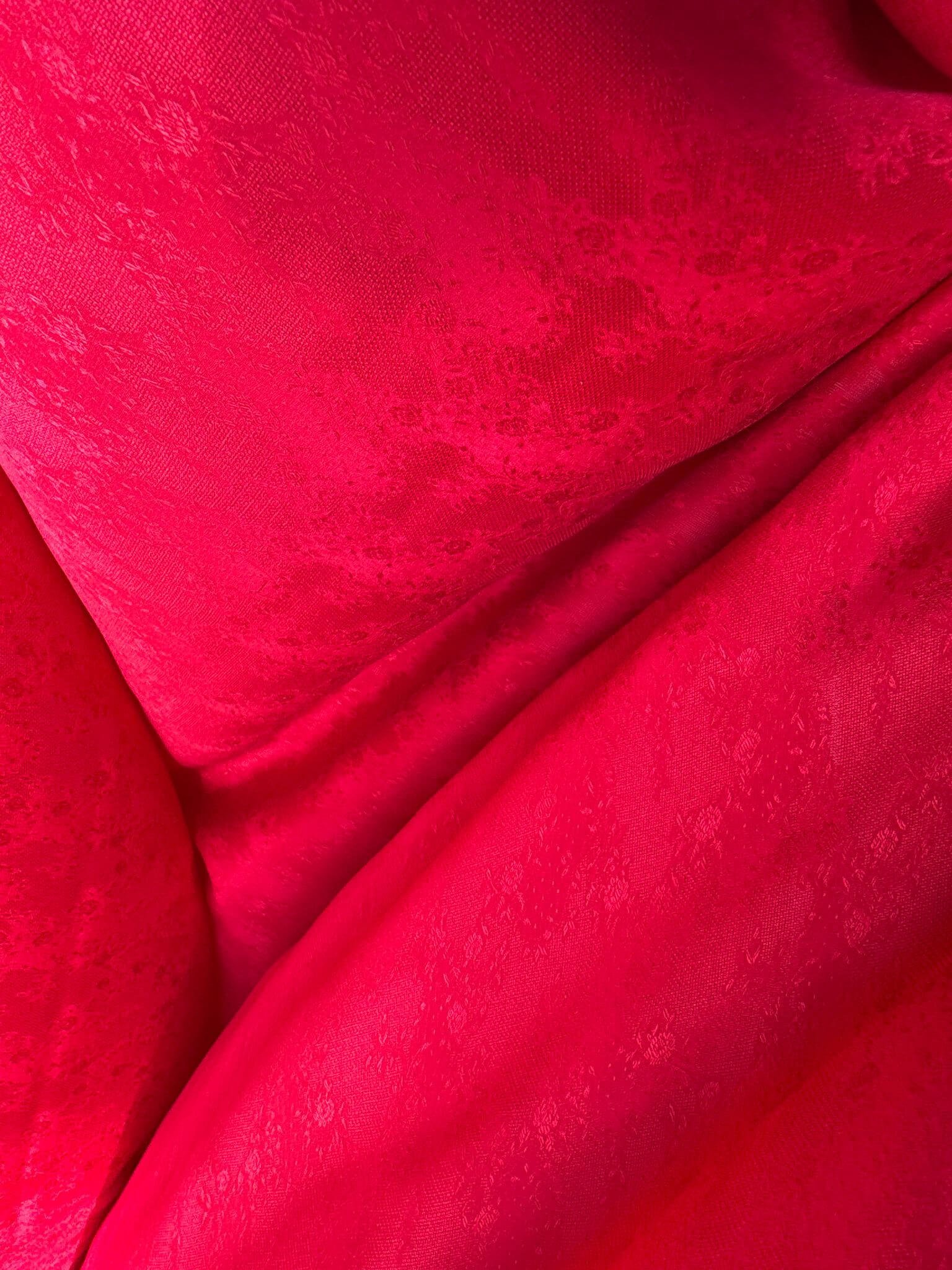 Tissu jacquard de soie rouge-relief