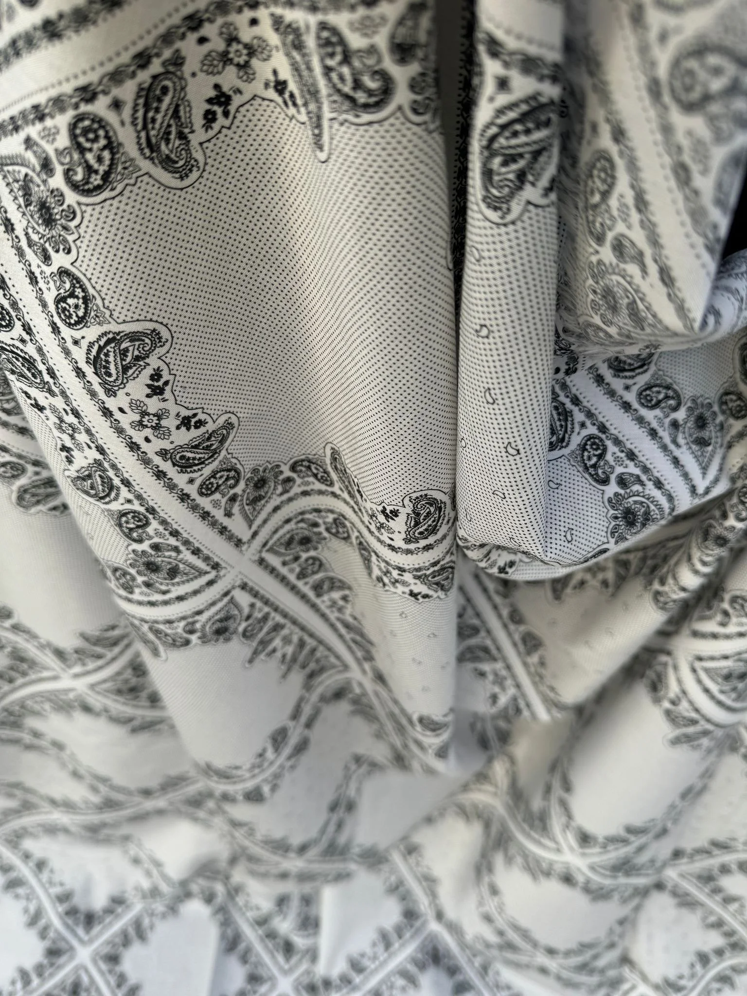 Coupon de tissu voile de coton imprimé bandana