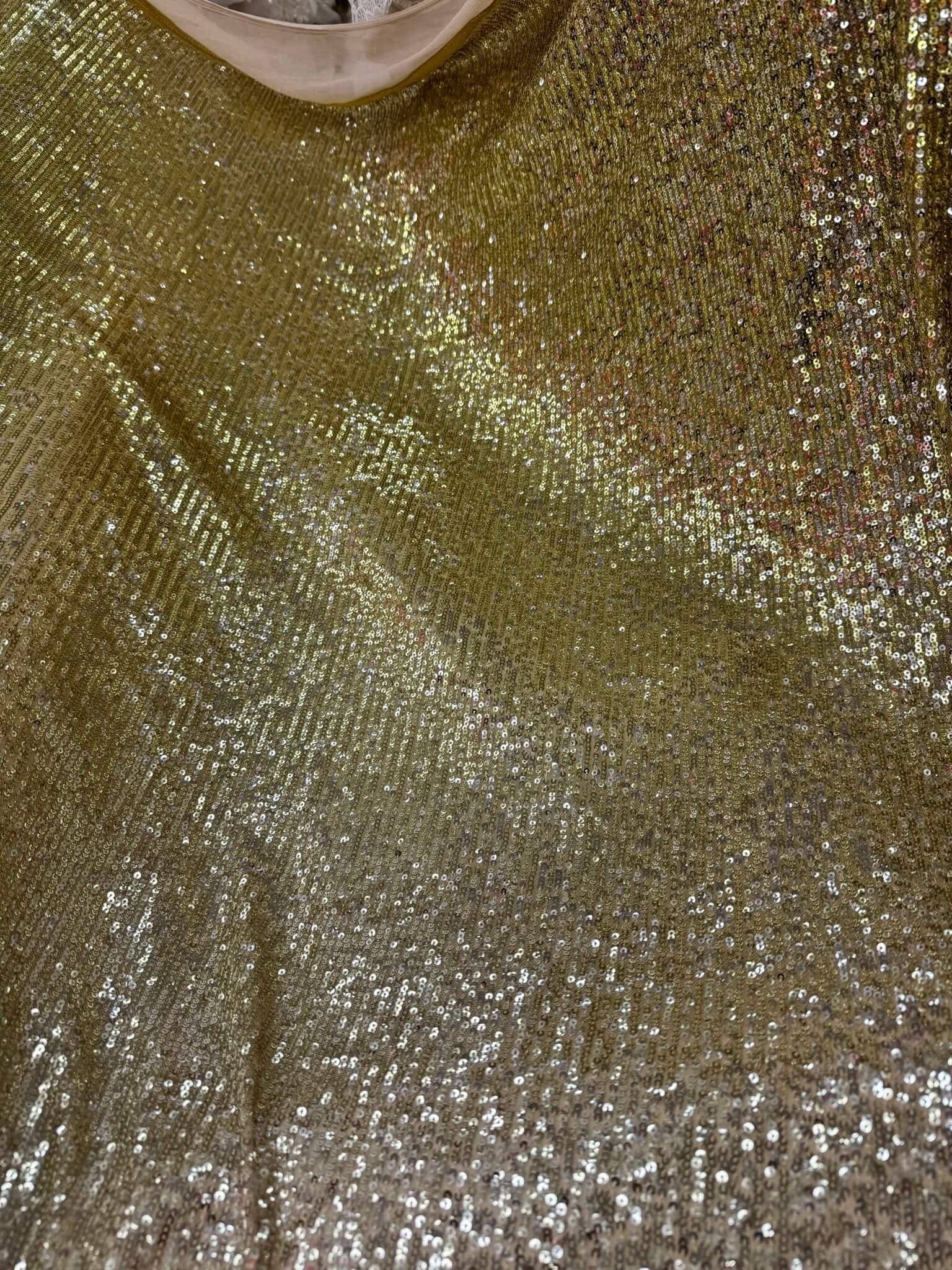 Sequins dégradés jaune et argenté-gros plan