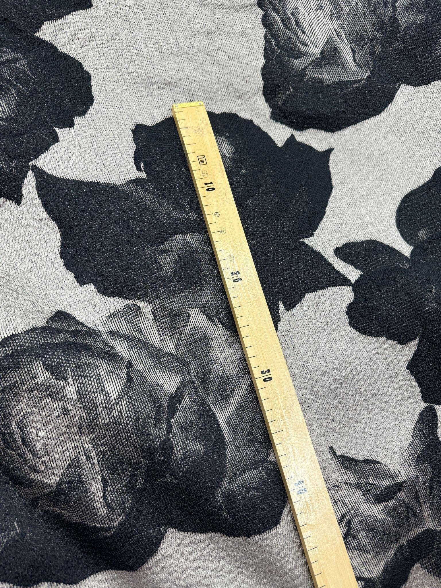 Tissu brocart à motifs floraux réversible-entier (fond taupe)