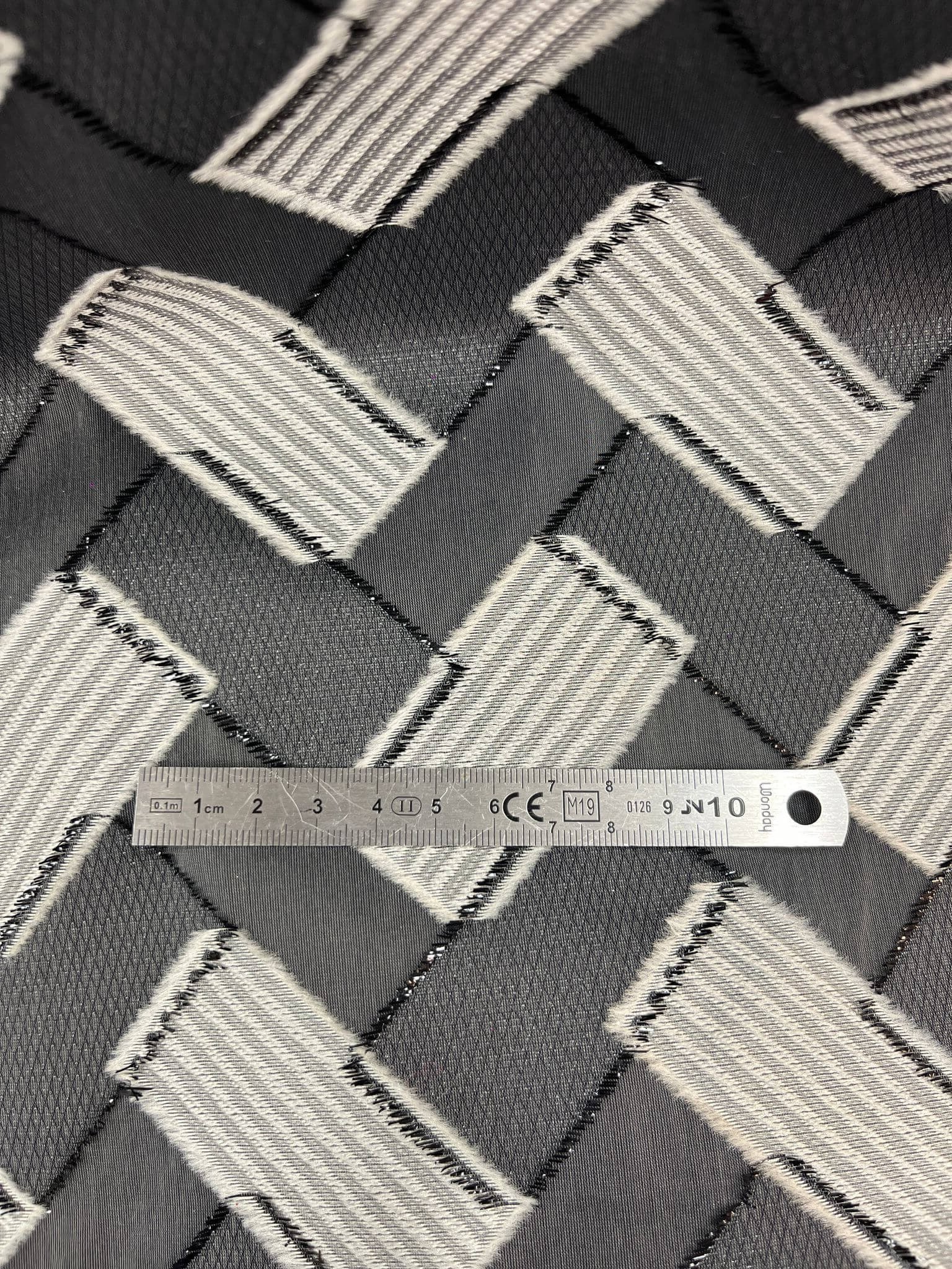 Tissu organza de soie fils coupés noir-mesure